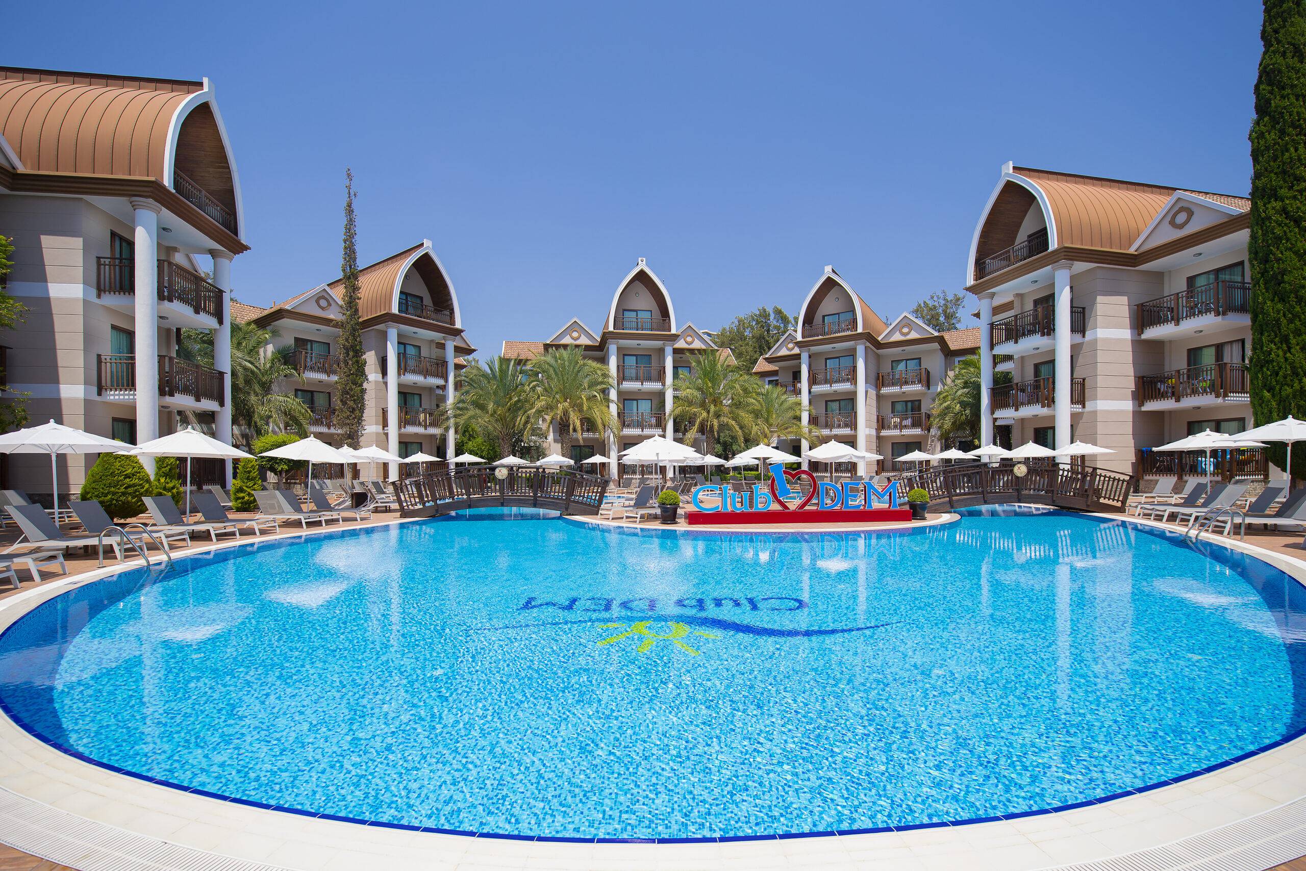 Poolanlage im Quattro Family Club Dem in Alanya