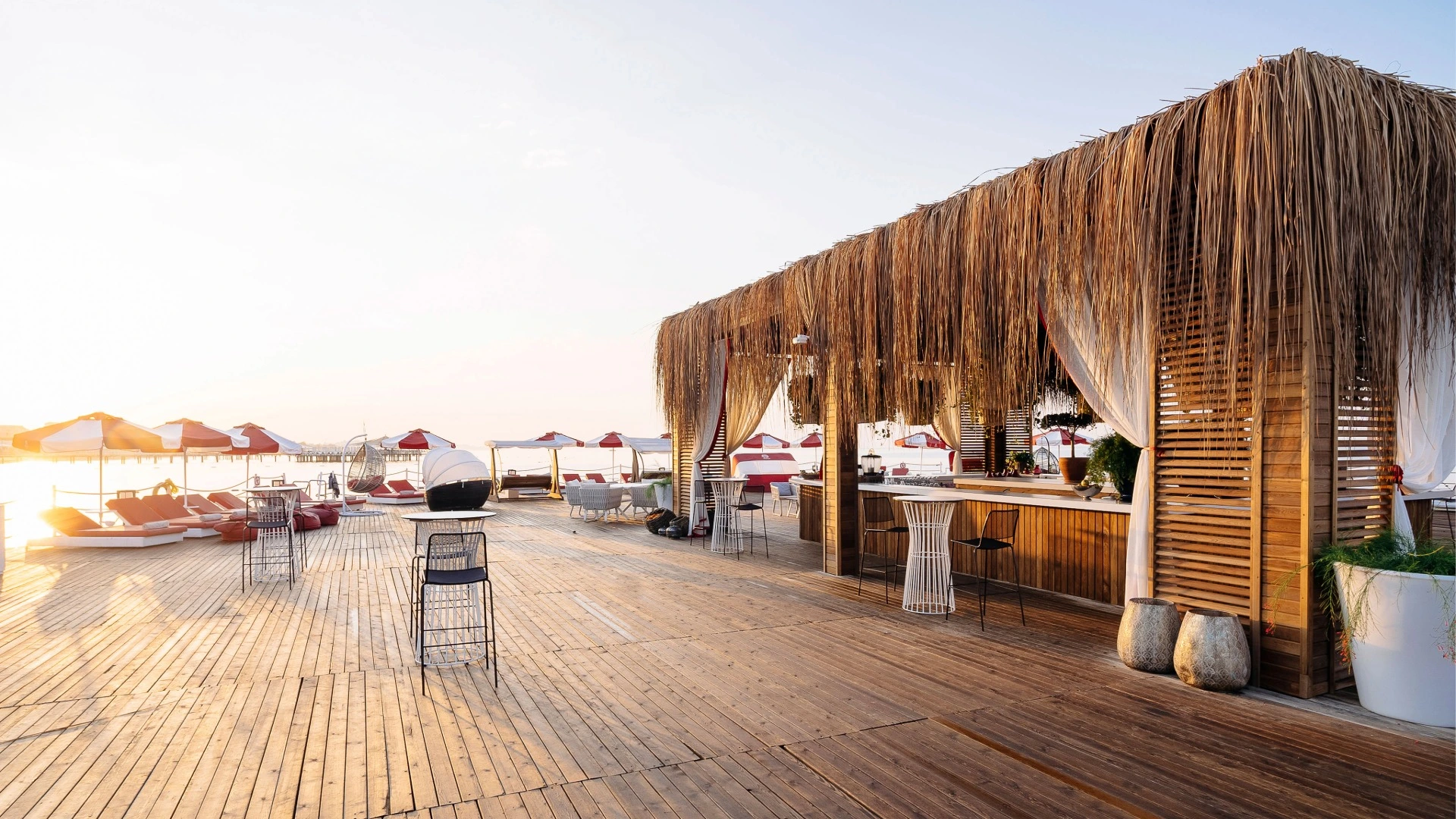 Badesteg des Selectum Luxury Resort Belek im Meer