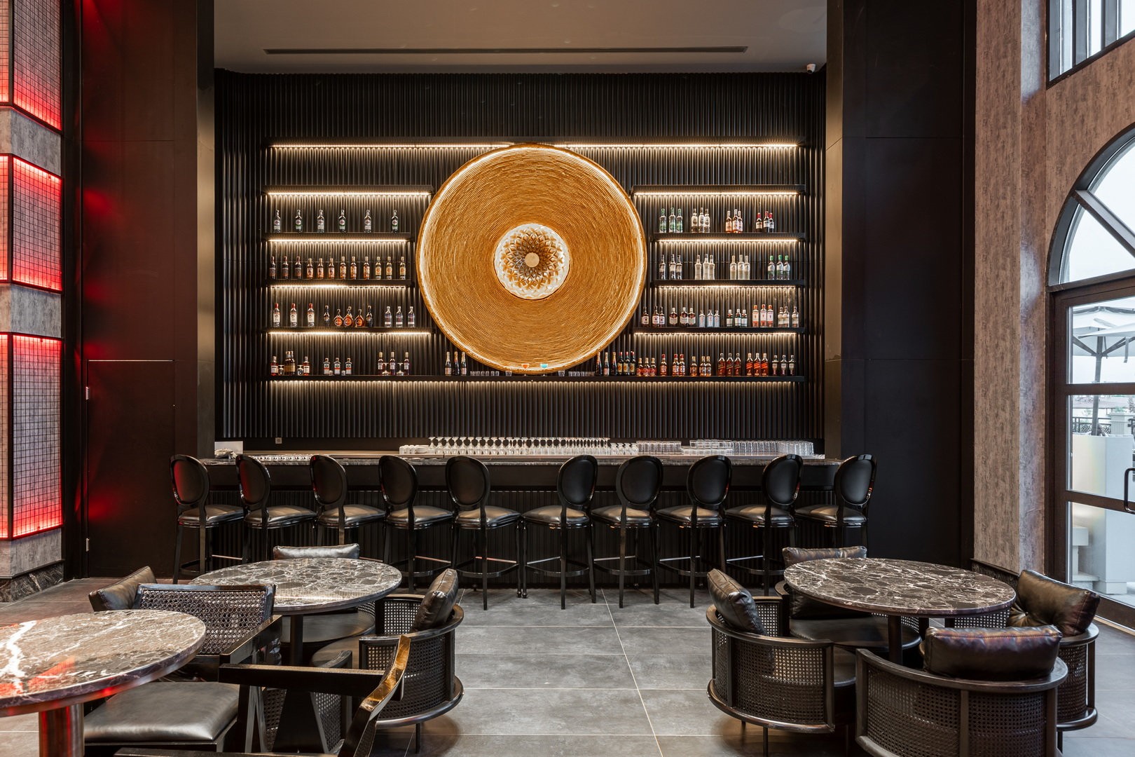 Elegante Bar im Serenity Queen Hotel