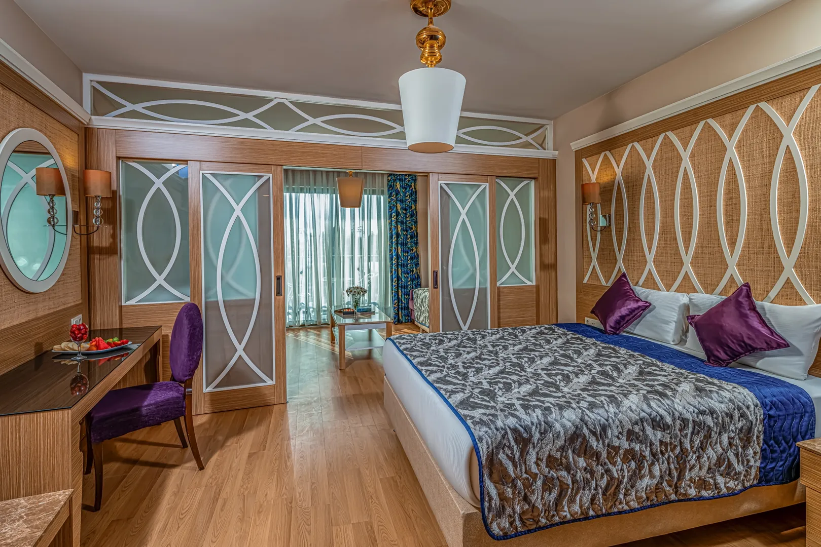 Zimmer im Quattro Family Club Dem mit Balkon und Sitzecke